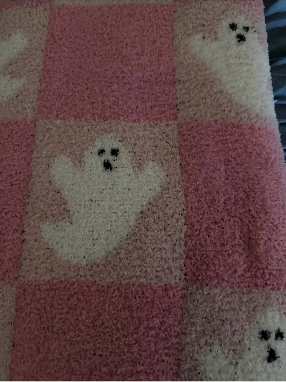 Pink Ghost Plush throw blanket 50x70